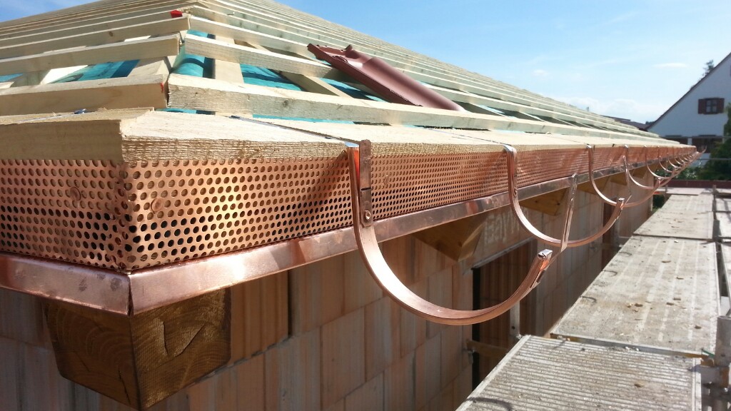 Weitere Spenglerarbeiten – Sparren für Garage und Vordach lasieren